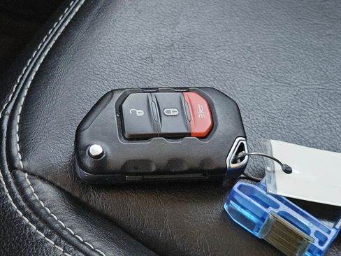 Used 2023 Jeep Wrangler Sahara image 35