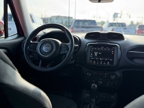Used 2022 Jeep Renegade Latitude AWD/4WD image 14