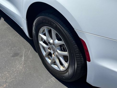 Used 2022 Chrysler Pacifica Touring-L FWD image 33