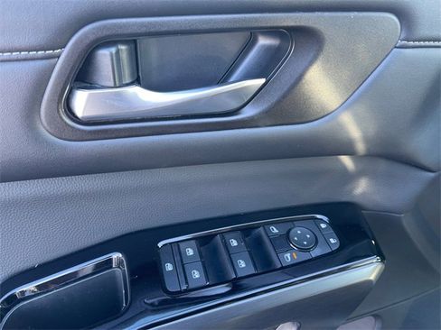 Used 2024 Nissan Pathfinder SL w/ Lighting Package (N92) image 23