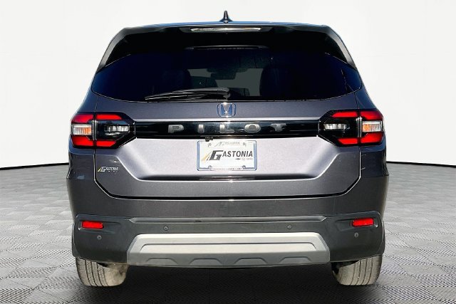 Used 2025 Honda Pilot EX-L image 6