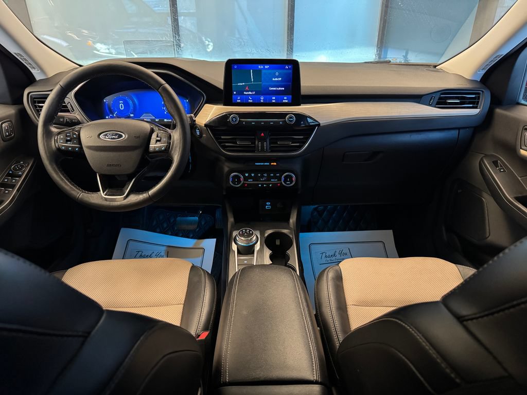 Used 2022 Ford Escape Titanium w/ Titanium Elite Package AWD/4WD image 9