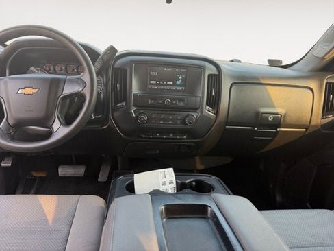 Used 2018 Chevrolet Silverado 1500 Custom w/ Custom Value Package AWD/4WD image 10