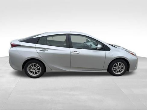 Used 2017 Toyota Prius Four image 2