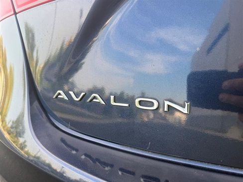 Used 2014 Toyota Avalon Limited w/ Technology Package FWD image 19