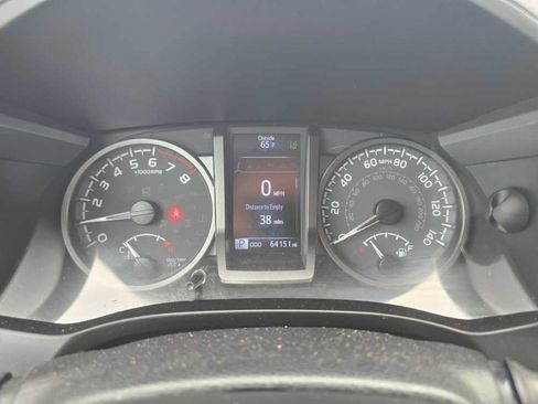 Used 2021 Toyota Tacoma TRD Off-Road w/ TRD Premium Off Road Package AWD/4WD image 21