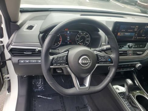 Certified 2023 Nissan Altima 2.5 SV w/ SV Premium Package FWD image 17