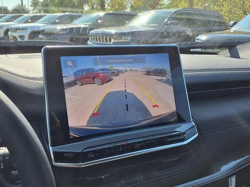 New 2026 Jeep Compass Altitude image 14