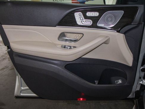 Used 2020 Mercedes-Benz GLS 450 4MATIC image 11