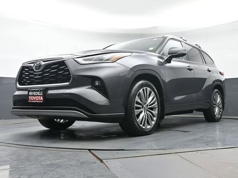 Used 2023 Toyota Highlander Platinum AWD/4WD image 37