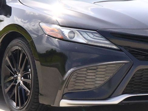 Used 2022 Toyota Camry XSE FWD image 7