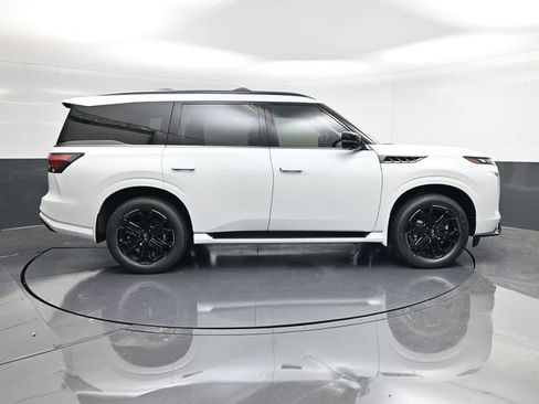 New 2026 INFINITI QX80 4WD image 2