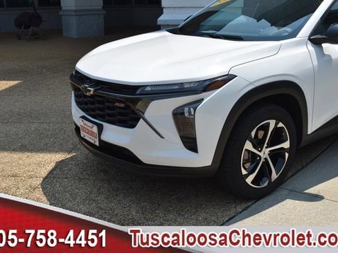Used 2024 Chevrolet Trax RS w/ Driver Confidence Package FWD image 35