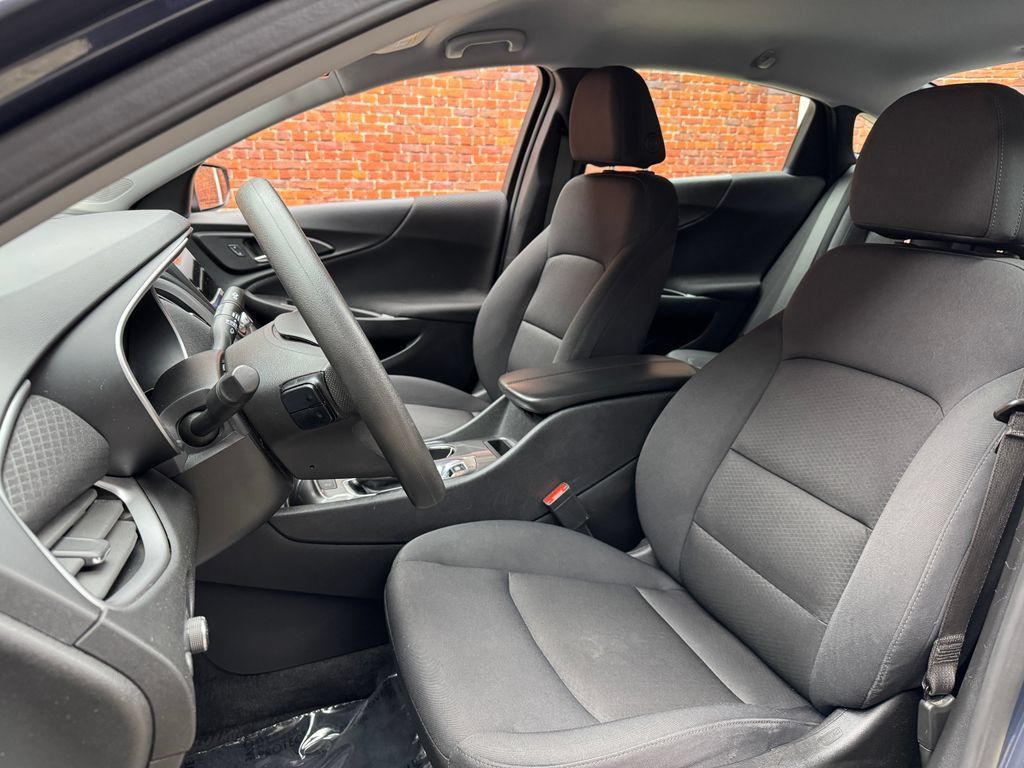 Used 2025 Chevrolet Malibu LT FWD image 23