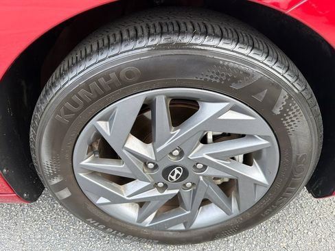 Used 2024 Hyundai Elantra SEL FWD image 12