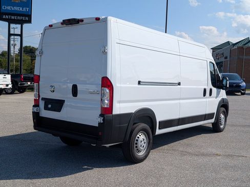 Used 2025 RAM ProMaster 2500 w/ Convenience Group FWD image 3