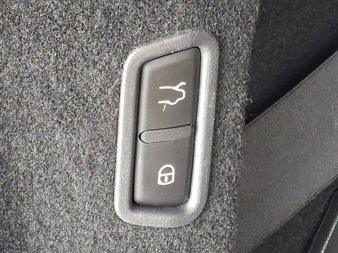 Used 2019 Maserati Levante GTS image 32