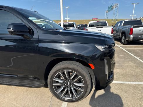 Used 2023 Cadillac Escalade Sport AWD/4WD image 4
