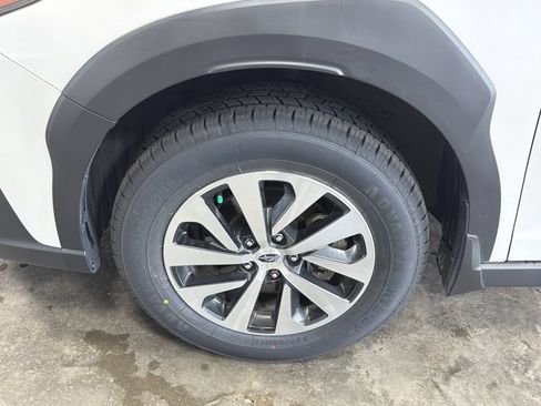 Used 2024 Subaru Outback Premium AWD/4WD image 5