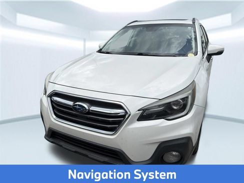 Used 2018 Subaru Outback 3.6R Touring AWD/4WD image 2