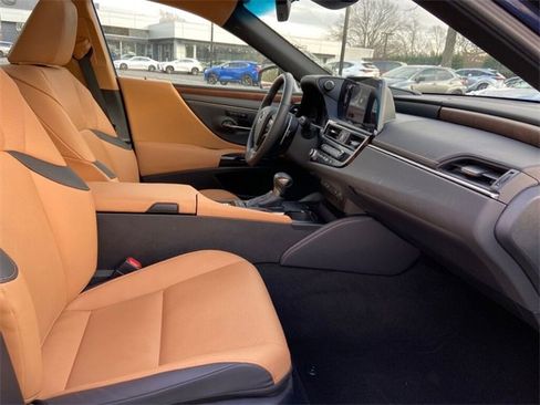 Certified 2023 Lexus ES 350 w/ Premium Package image 26