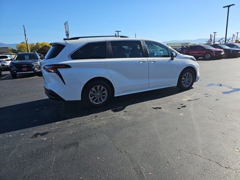 Used 2025 Toyota Sienna LE image 63