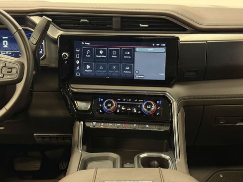 Used 2024 GMC Sierra 2500 Denali w/ Denali Reserve Package AWD/4WD image 35