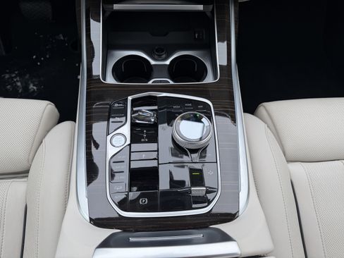 Used 2024 BMW X7 xDrive40i w/ Executive Package image 26