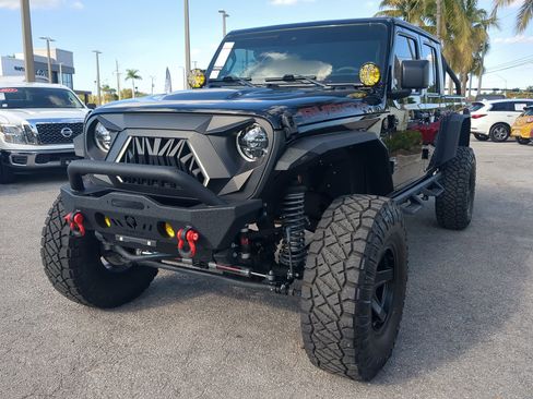 Used 2025 Jeep Gladiator Rubicon w/ Convenience Group image 9