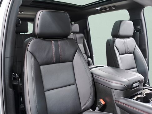 Used 2025 Chevrolet Suburban RST w/ Sun And Tow Package image 39