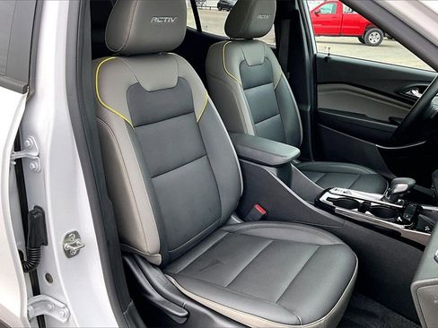 Used 2025 Chevrolet Trax ACTIV w/ Sunroof Package image 7