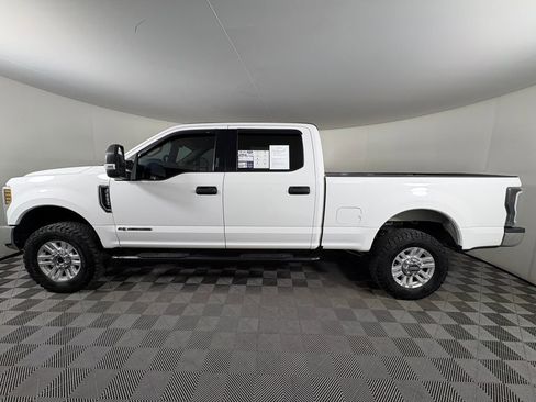 Certified 2019 Ford F250 XLT w/ Snow Plow Prep Package image 4