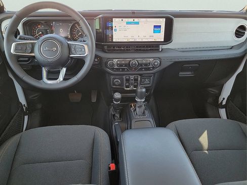 Used 2025 Jeep Wrangler Unlimited Sahara AWD/4WD image 11