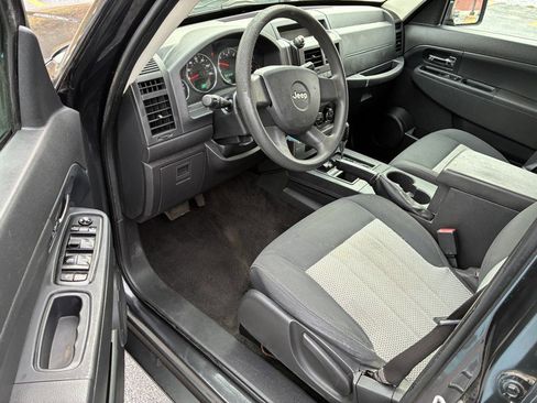 Used 2010 Jeep Liberty Sport w/ Popular Equipment Group image 7