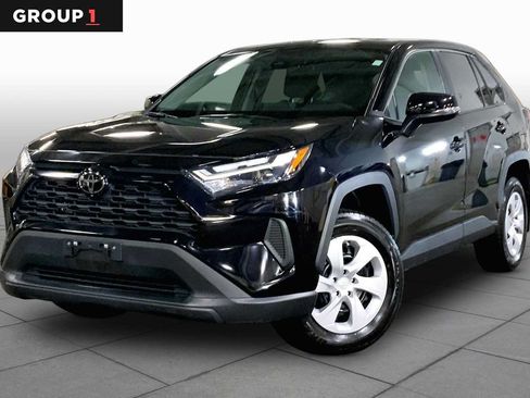 Used 2025 Toyota RAV4 LE AWD/4WD image 1