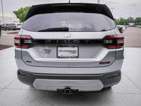 Used 2025 Honda Pilot TrailSport image 9