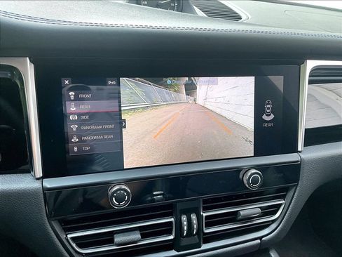 Certified 2023 Porsche Macan AWD/4WD image 26