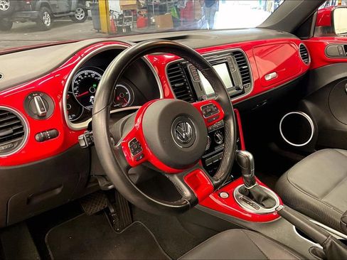 Used 2018 Volkswagen Beetle 2.0T S w/ Style & Comfort Package FWD image 13