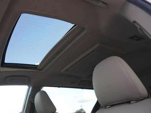 Used 2017 Toyota Sienna Limited Premium FWD image 24