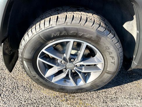 Used 2017 Jeep Grand Cherokee Limited image 13