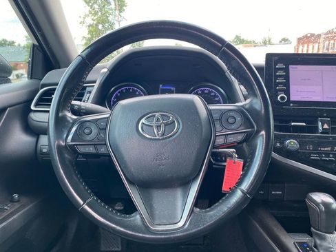 Used 2022 Toyota Camry SE image 11