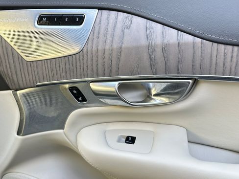 Used 2023 Volvo XC90 B6 Ultimate w/ Lounge Package image 20