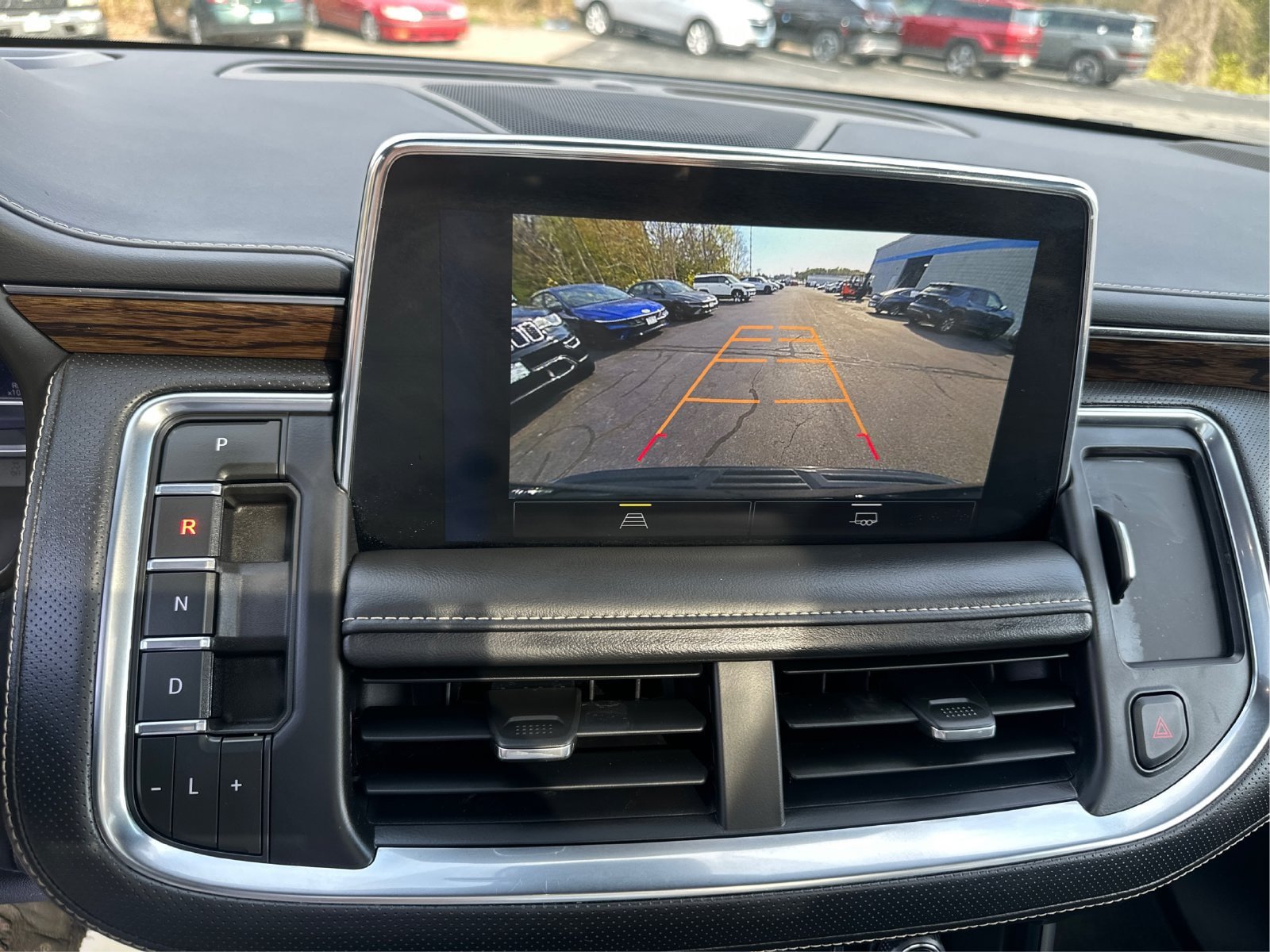 Used 2023 Chevrolet Tahoe Premier AWD/4WD image 16