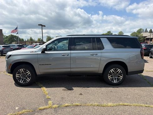 Used 2025 Chevrolet Suburban Z71 AWD/4WD image 8