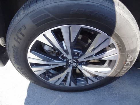 Used 2022 Nissan Rogue SV w/ SV Premium Package AWD/4WD image 12