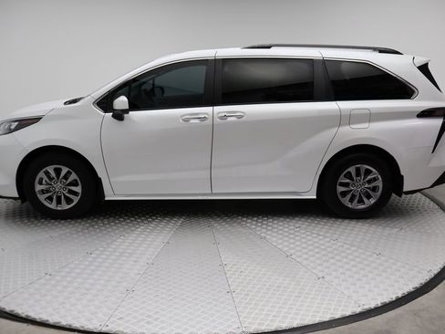 Used 2024 Toyota Sienna XLE image 12