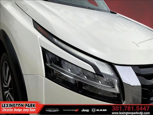 Used 2024 Nissan Pathfinder Platinum AWD/4WD image 32