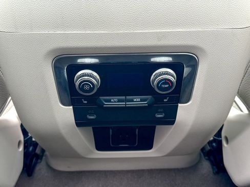 Certified 2022 GMC Yukon Denali image 24