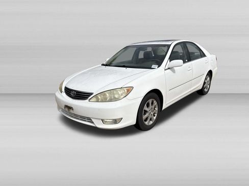Used 2005 Toyota Camry XLE w/ VSC & Side Airbag Pkg FWD image 11