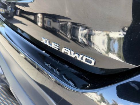 Used 2021 Toyota Highlander XLE AWD/4WD image 7